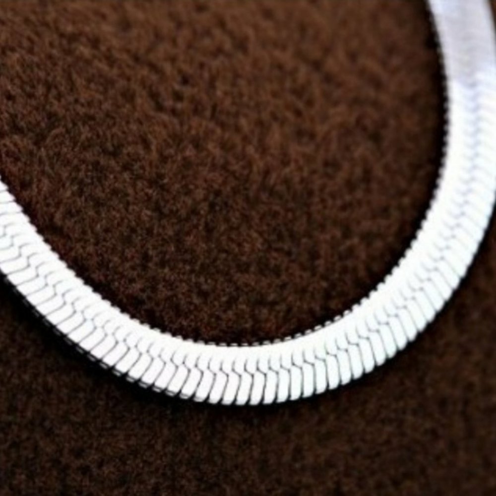 925 STERLING SILVER HERRINGBONE NECKLACE - Picture 5 of 5